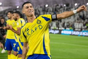 开云体育-关于C罗连续二十场比赛得分超过惊险取胜，TES挑战极限！的信息