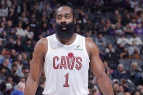 开云体育-关于哈登回归赛场，大胜首场状态亮眼，勇士观众沸腾！的信息